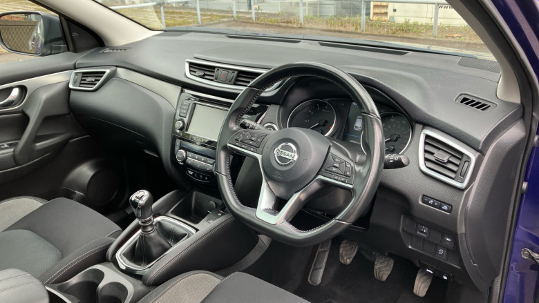 Nissan Qashqai 1.3 DiG-T N-Connecta 5dr Petrol Hatchback